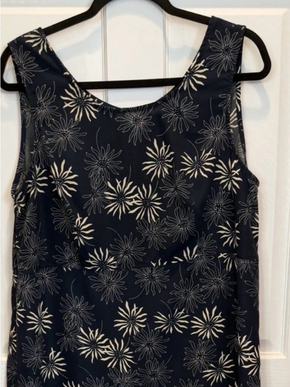 Women’s Size 12 Donna Morgan sleeveless dress w/ navy floral/starburst print